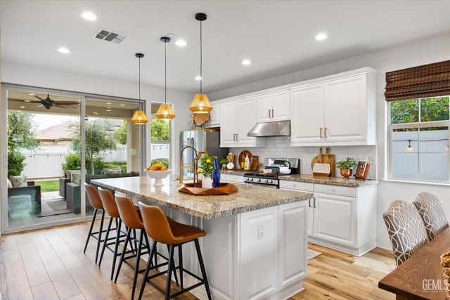 11900 Campus Park Drive, Bakersfield, CA 93311