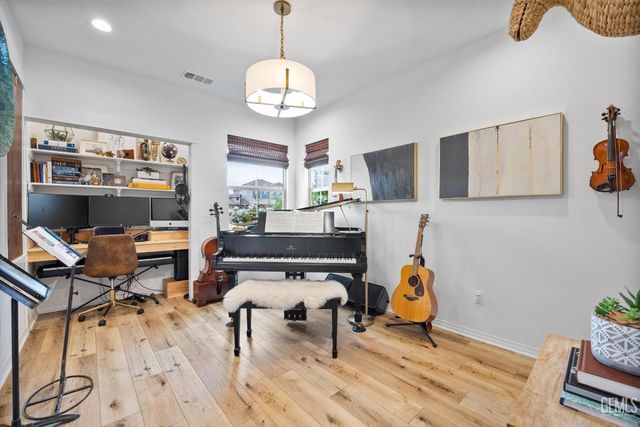 11900 Campus Park Drive, Bakersfield, CA 93311