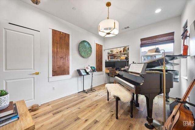 11900 Campus Park Drive, Bakersfield, CA 93311