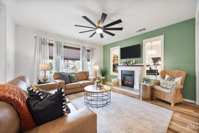 11900 Campus Park Drive, Bakersfield, CA 93311