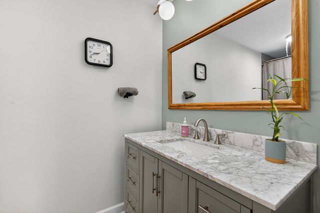 1650 Castbourne Court, Wheaton, IL 60189