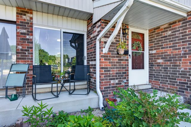 1650 Castbourne Court, Wheaton, IL 60189