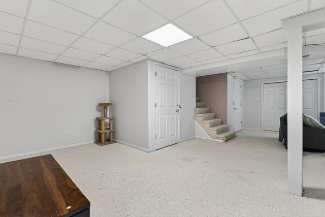 1650 Castbourne Court, Wheaton, IL 60189