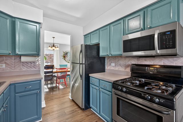 1650 Castbourne Court, Wheaton, IL 60189