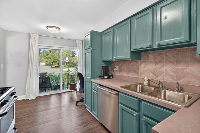 1650 Castbourne Court, Wheaton, IL 60189