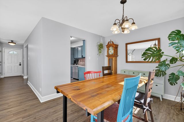 1650 Castbourne Court, Wheaton, IL 60189