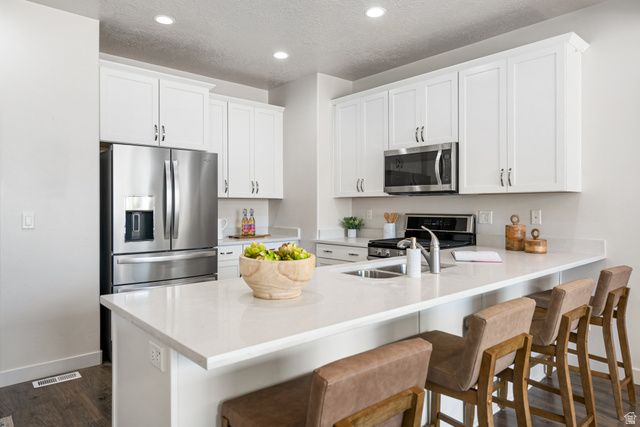 15417 S NAVY TRAILS LN, Bluffdale, UT 84065