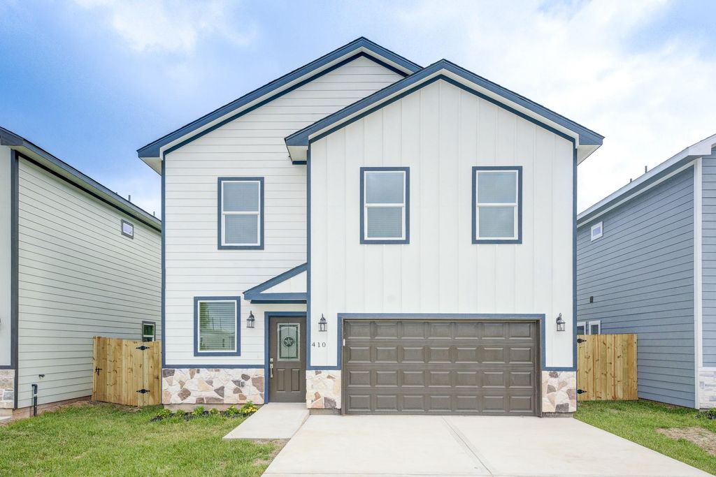 410 N 4th Street, Beasley, TX 77417