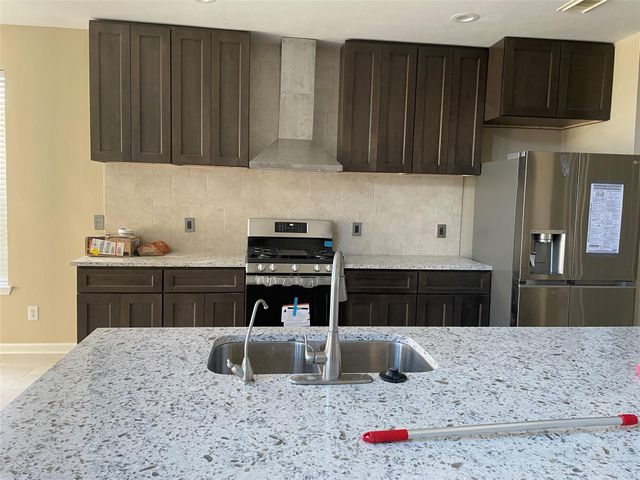 2215 Alberton Lane, Pearland, TX 77584