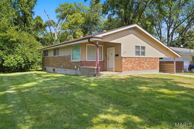 2359 Collett Drive, St Louis, MO 63136
