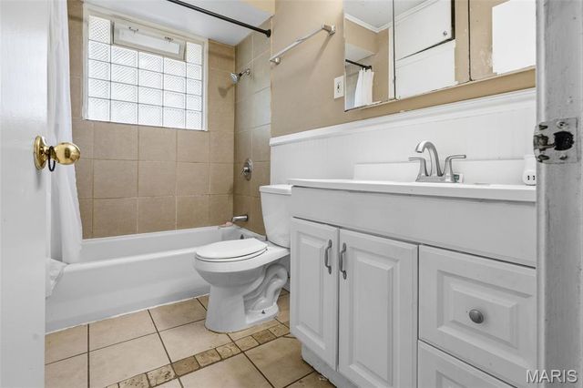 2359 Collett Drive, St Louis, MO 63136