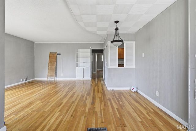 2359 Collett Drive, St Louis, MO 63136