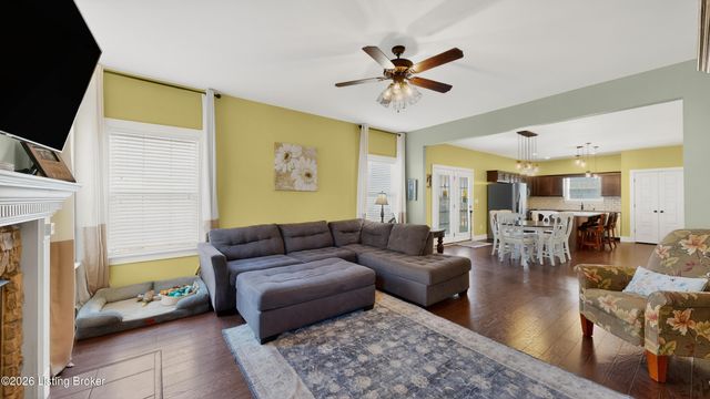 126 Washington Commons Dr, Mt Washington, KY 40047