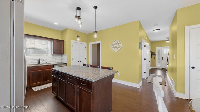 126 Washington Commons Dr, Mt Washington, KY 40047