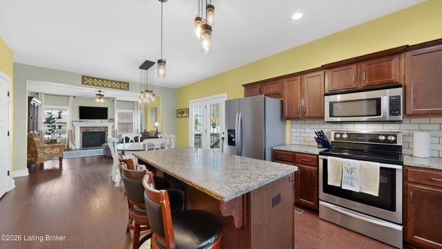 126 Washington Commons Dr, Mt Washington, KY 40047