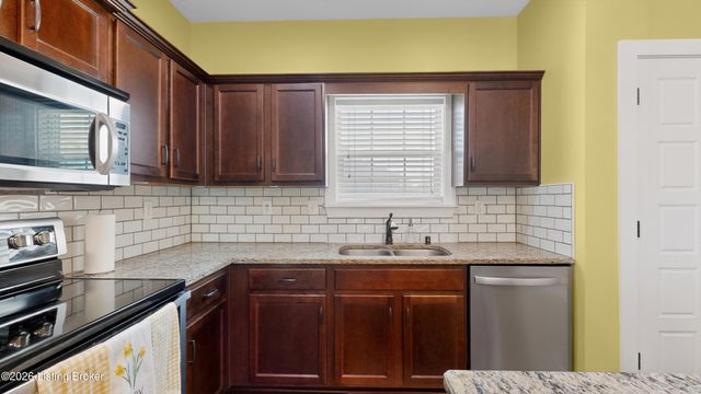 126 Washington Commons Dr, Mt Washington, KY 40047