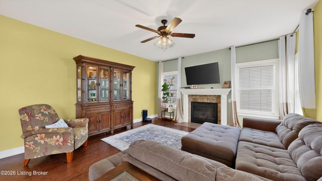 126 Washington Commons Dr, Mt Washington, KY 40047