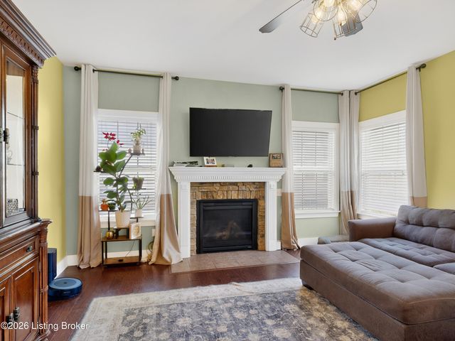 126 Washington Commons Dr, Mt Washington, KY 40047