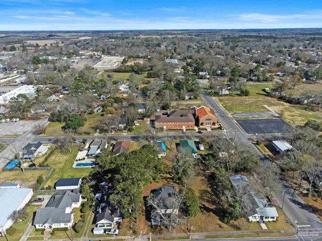 309 S Main St, Atmore, AL 36502