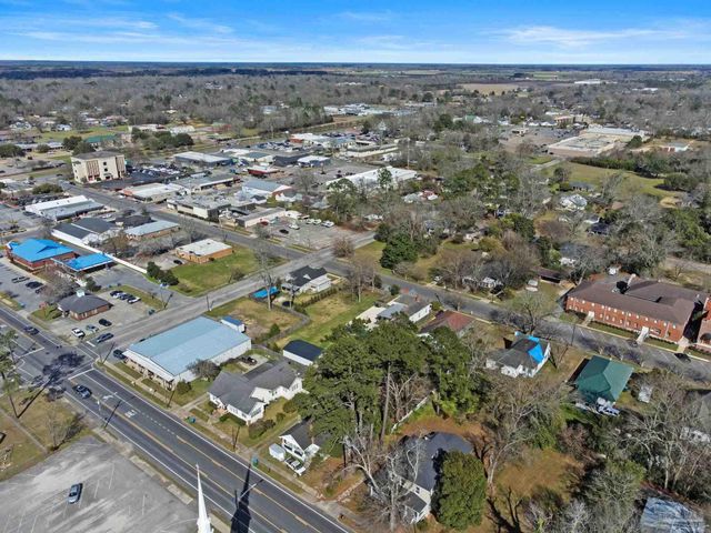 309 S Main St, Atmore, AL 36502