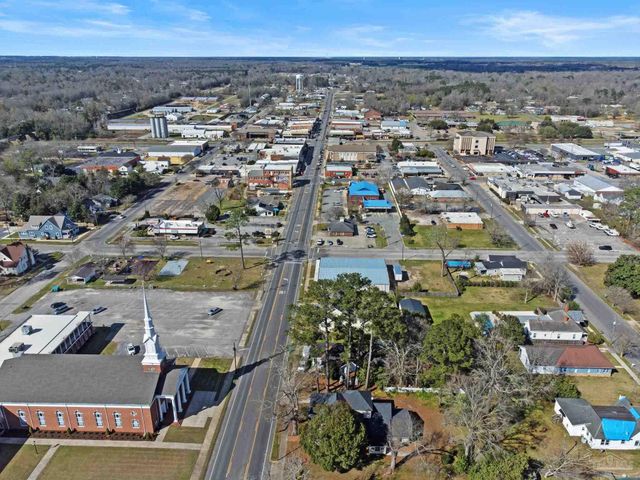 309 S Main St, Atmore, AL 36502
