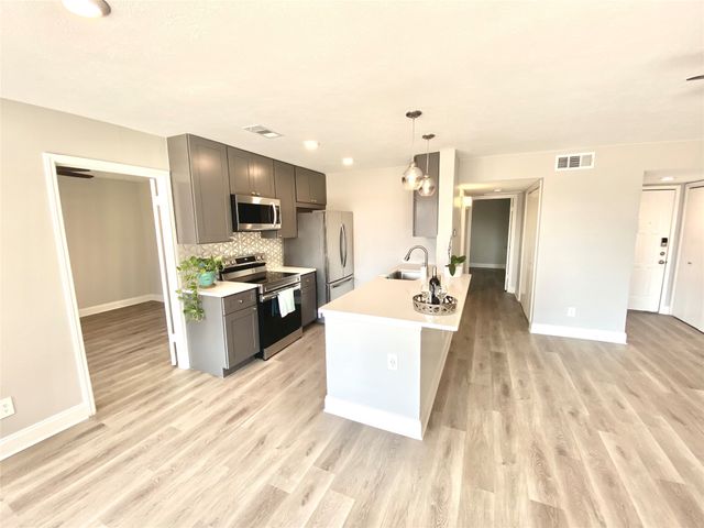 2505 Wedglea Drive 222, Dallas, TX 75211