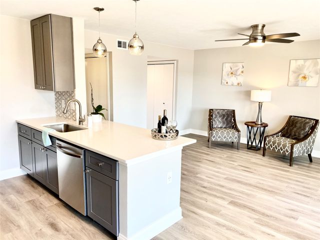 2505 Wedglea Drive 222, Dallas, TX 75211