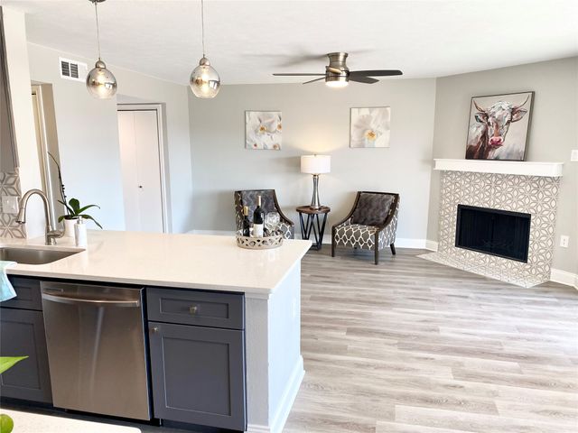 2505 Wedglea Drive 222, Dallas, TX 75211