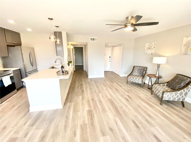 2505 Wedglea Drive 222, Dallas, TX 75211