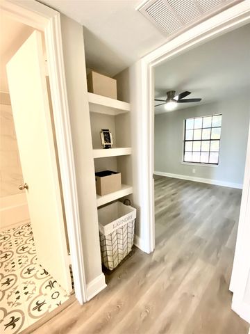 2505 Wedglea Drive 222, Dallas, TX 75211