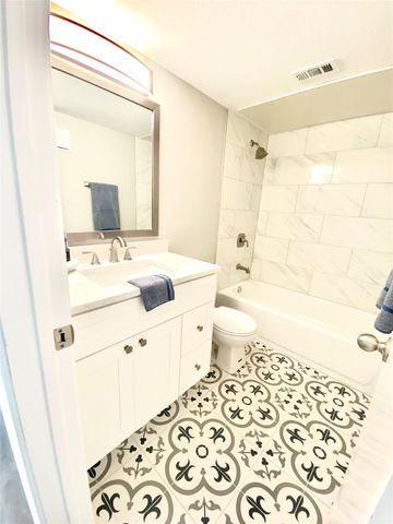 2505 Wedglea Drive 222, Dallas, TX 75211