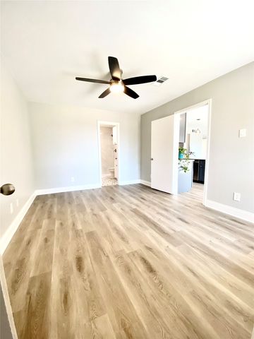 2505 Wedglea Drive 222, Dallas, TX 75211
