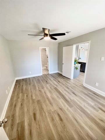 2505 Wedglea Drive 222, Dallas, TX 75211