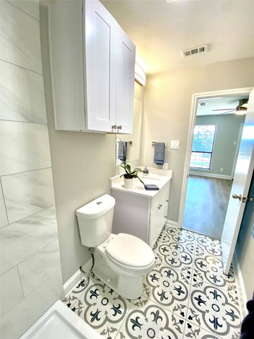 2505 Wedglea Drive 222, Dallas, TX 75211