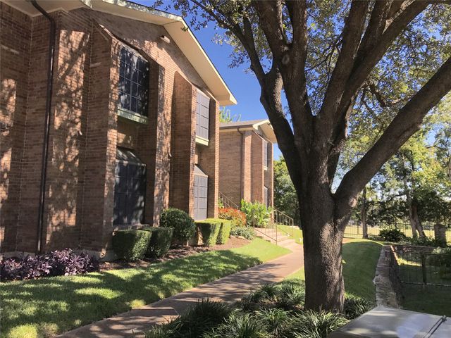 2505 Wedglea Drive 222, Dallas, TX 75211