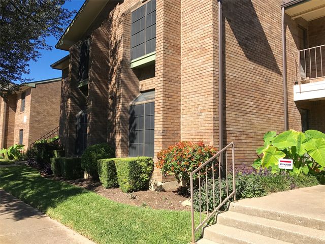 2505 Wedglea Drive 222, Dallas, TX 75211