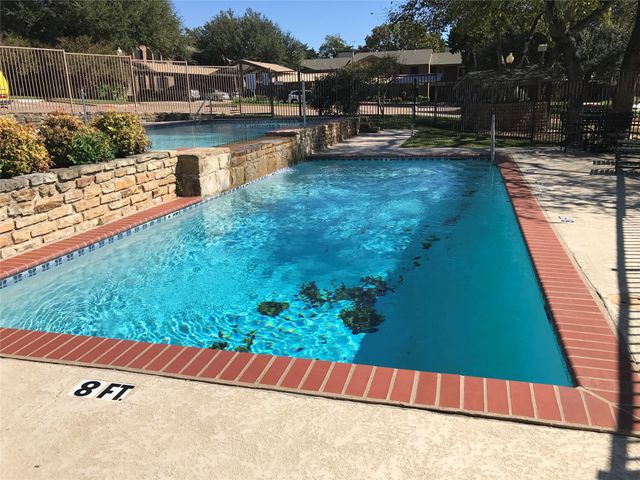 2505 Wedglea Drive 222, Dallas, TX 75211