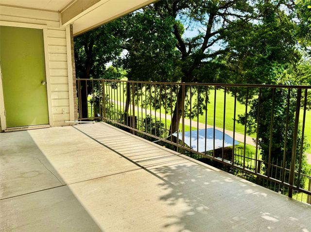 2505 Wedglea Drive 222, Dallas, TX 75211