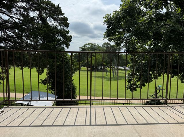 2505 Wedglea Drive 222, Dallas, TX 75211