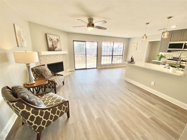 2505 Wedglea Drive 222, Dallas, TX 75211