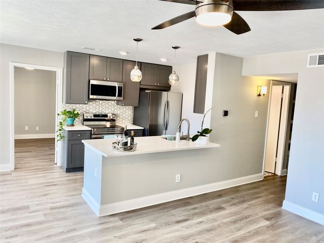2505 Wedglea Drive 222, Dallas, TX 75211