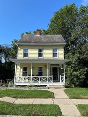 24 Clinton St, Newton Town, NJ 07860