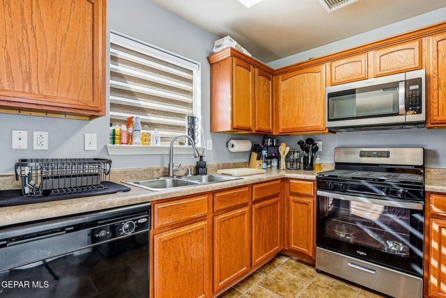 236 FLOR AZUCENA Drive, Socorro, TX 79927