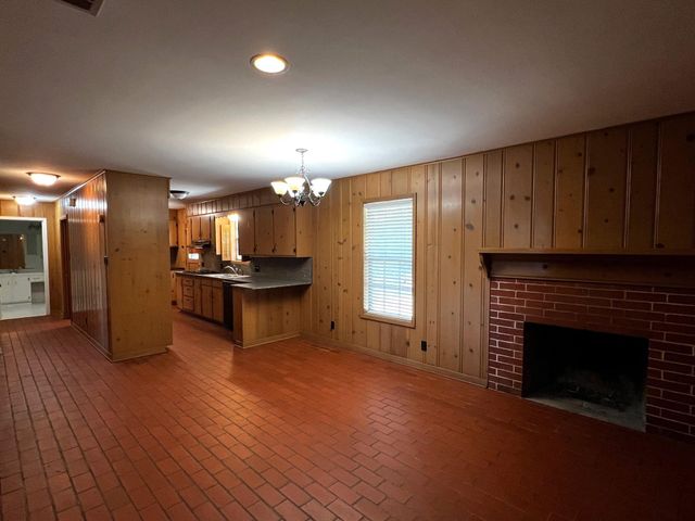 235 W Lower Line ST, La Grange, TX 78945