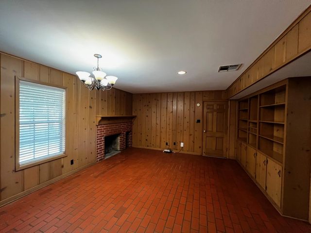 235 W Lower Line ST, La Grange, TX 78945
