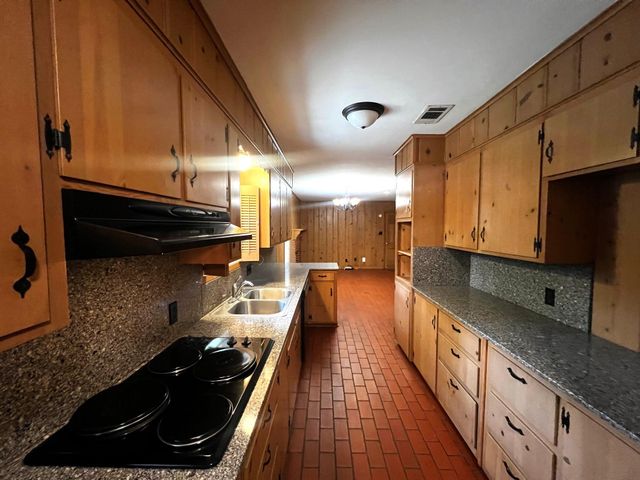 235 W Lower Line ST, La Grange, TX 78945