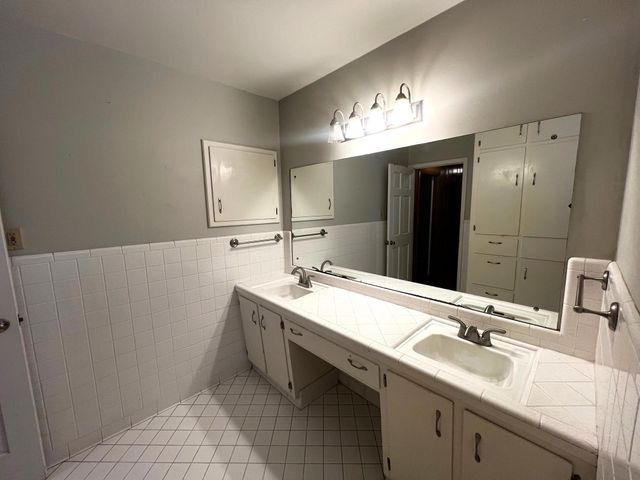 235 W Lower Line ST, La Grange, TX 78945