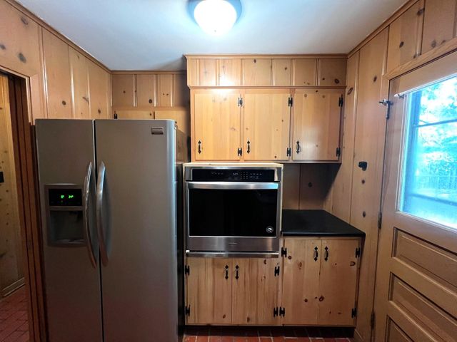 235 W Lower Line ST, La Grange, TX 78945