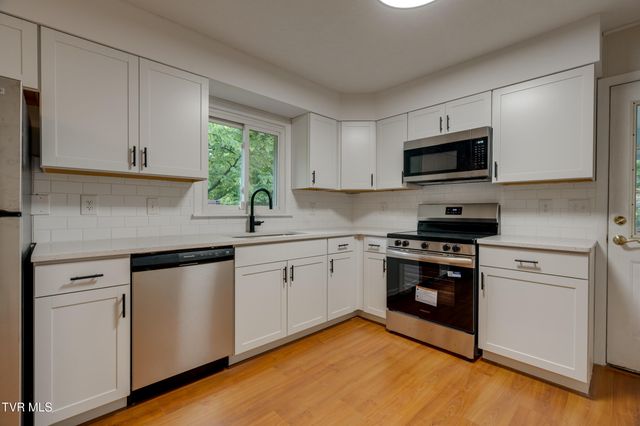 114 Dogwood Village Road, Jonesborough, TN 37659