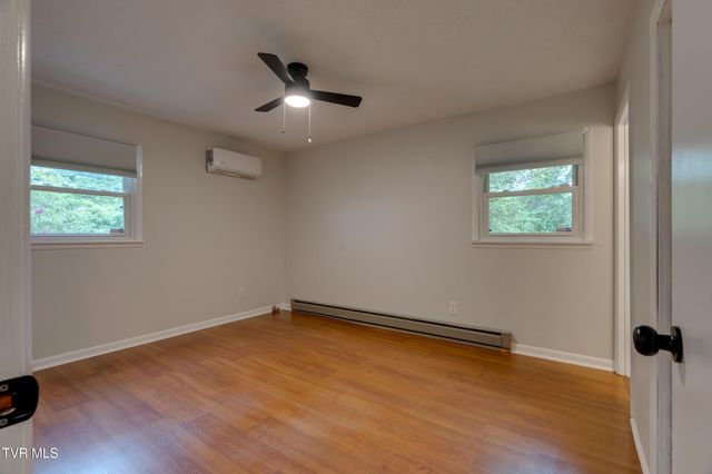 114 Dogwood Village Road, Jonesborough, TN 37659